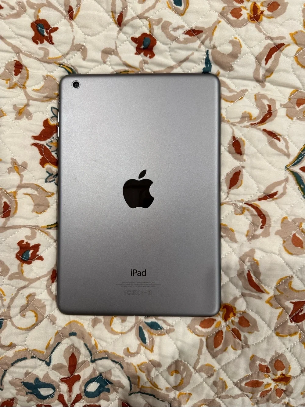 Apple iPad Mini Black Front / Silver Back Tablet